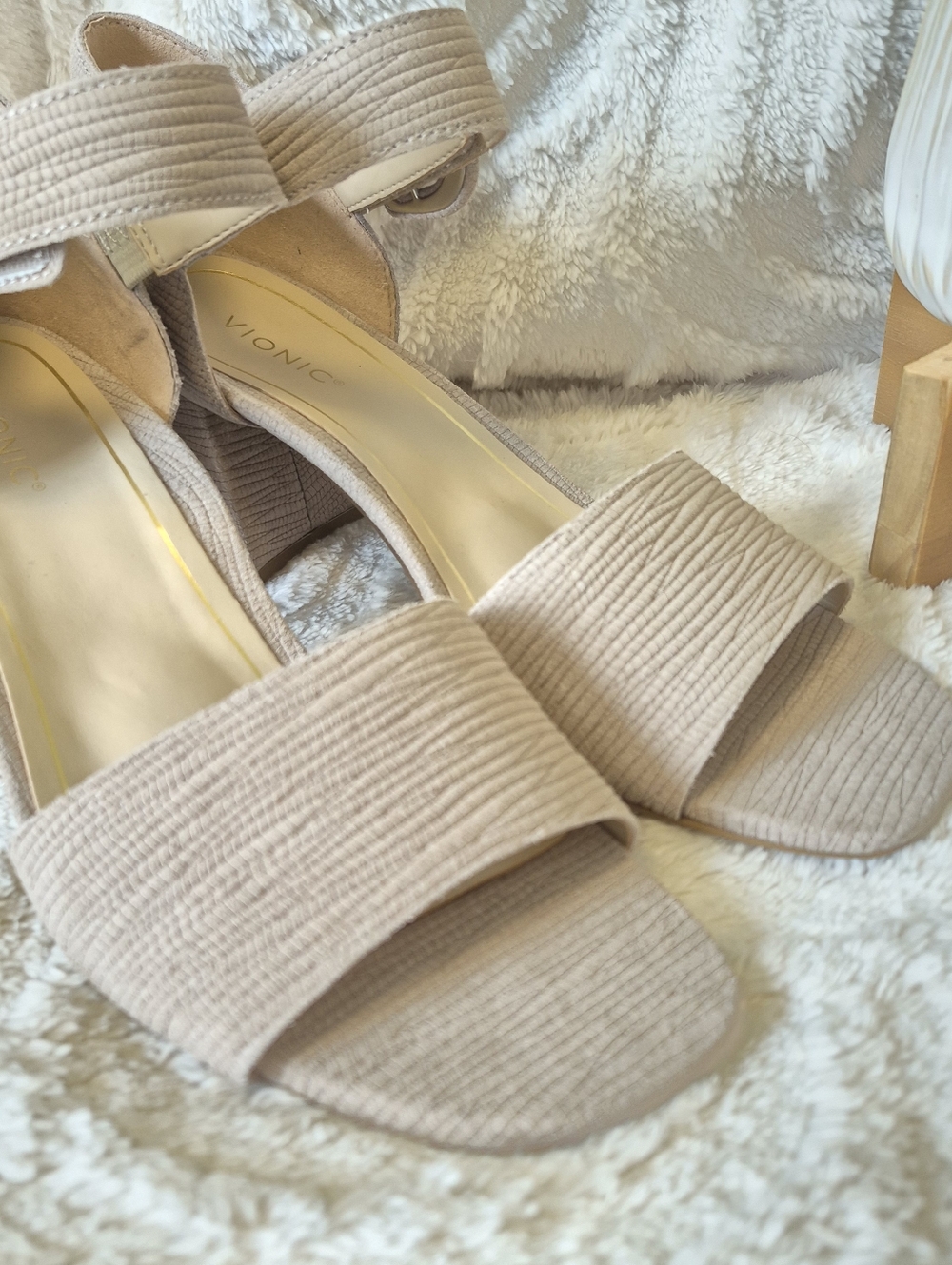 NEW Vionic Chardonnay Sandals Beige Cobblestone Leather Dress Heels Size 9.5 - Picture 5 of 15